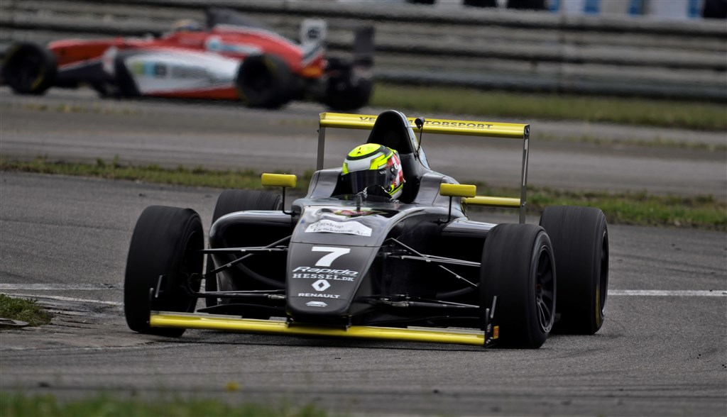 Frederik Vesti vandt søndagens sidste løb i Renault Formel4.dk på Padborg Park
(Foto: Denner Photo)